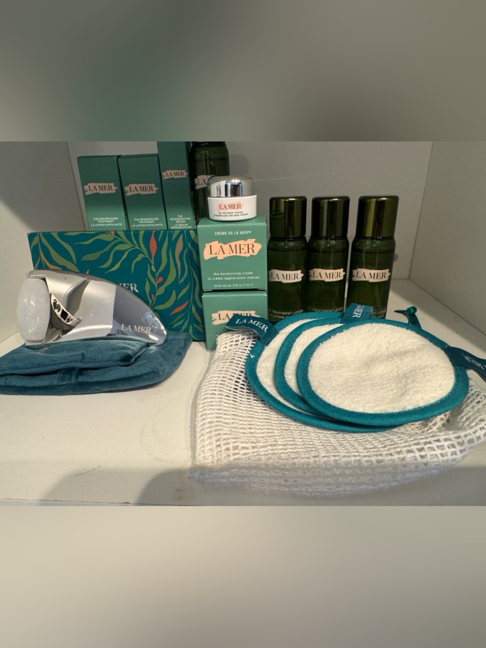 La Mer Bath & Body Collection in Teal and White
